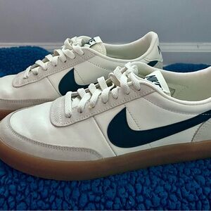 Nike Men’s White Leather Sneakers with Black Swoosh and Gum Sole, Size 8.5